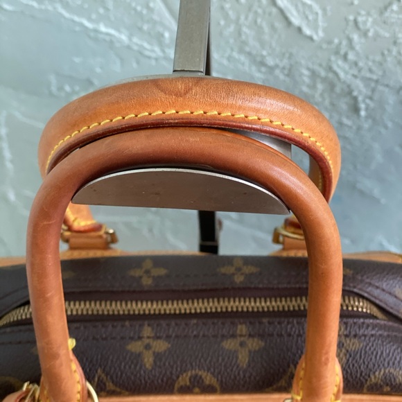 🚫SOLD🚫Authentic Louis Vuitton Deauville Bag - Picture 3 of 15